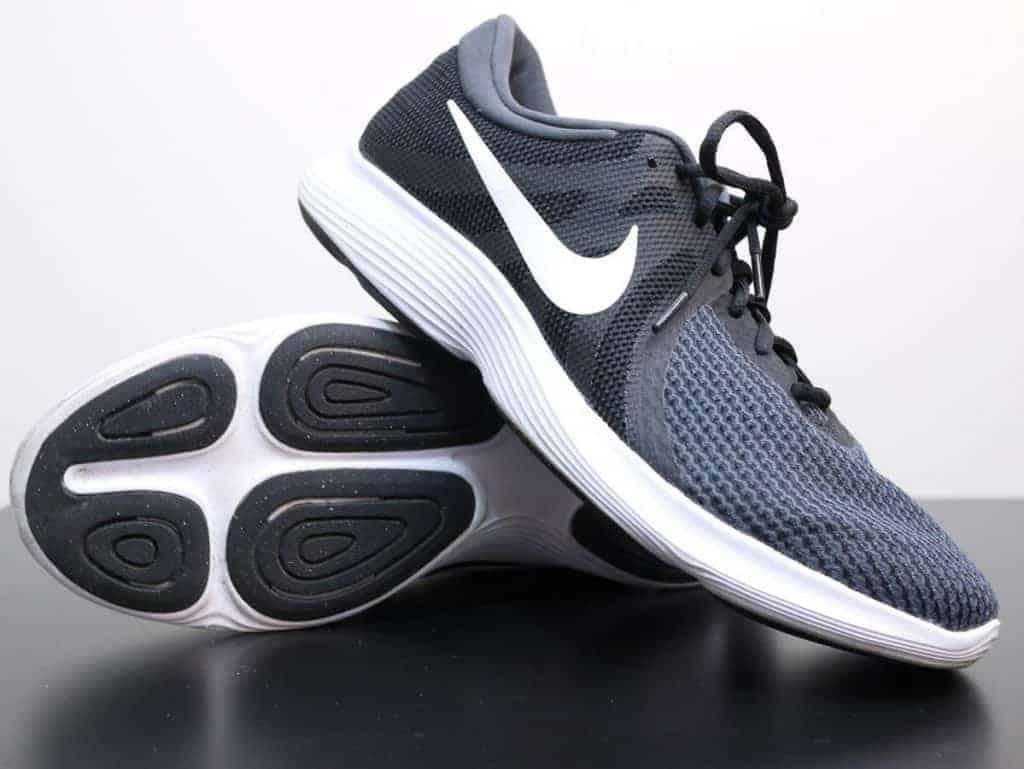 Nike Revolution 4 - пара