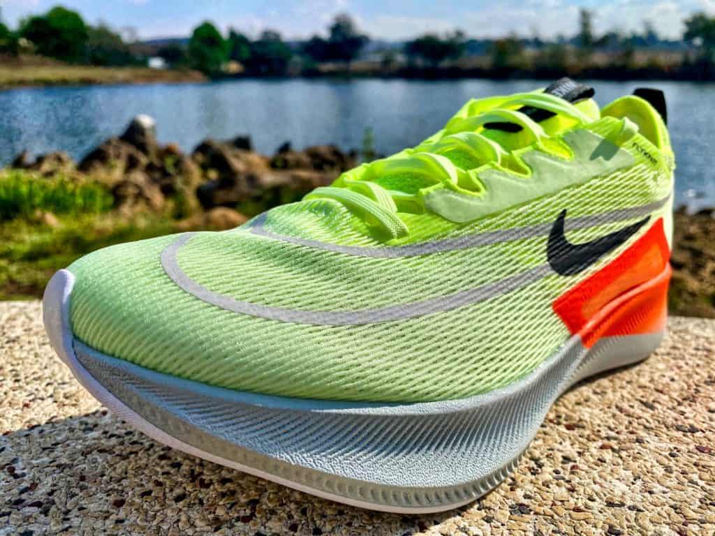 Кроссовки Nike Zoom Fly 4 - Вид сбоку вблизи